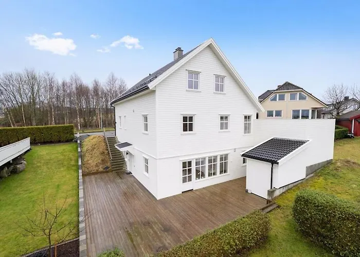House With 5 Bedrooms, 2 Bathrooms, Available For Ons