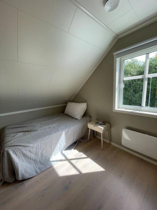 House With 5 Bedrooms, 2 Bathrooms, Available For Ons * Stavanger