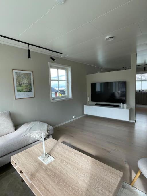 Villaer House With 5 Bedrooms, 2 Bathrooms, Available For Ons