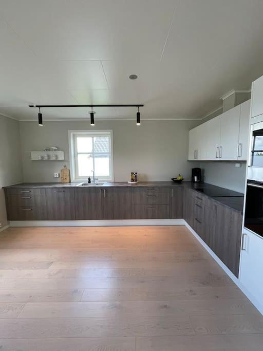 Villaer House With 5 Bedrooms, 2 Bathrooms, Available For Ons *